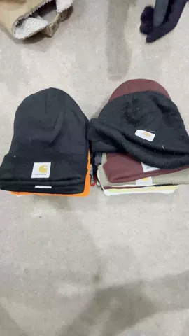 25 x Carharttt Beanies